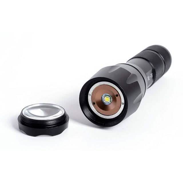 1600 Lumen Taktisk Ficklampa med Zoom i Aluminiumlegering