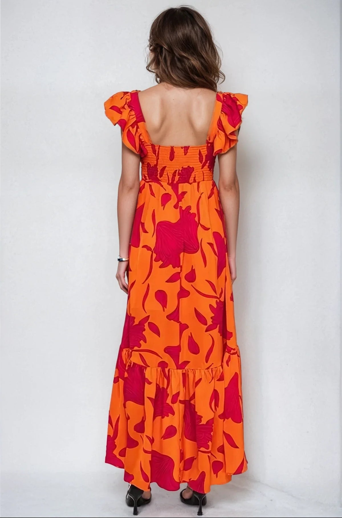 Maxivestido asimétrico con estampado floral vibrante