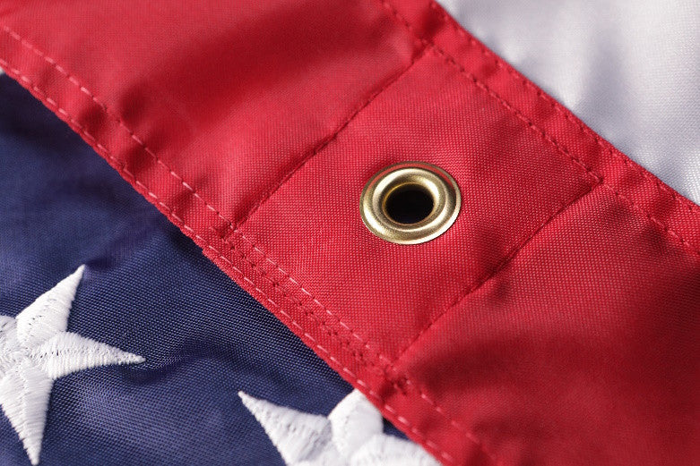Bandera estadounidense de nailon WallSafe™ para montar en la pared | Ojales reforzados en los bordes | Fabricado en EE. UU.